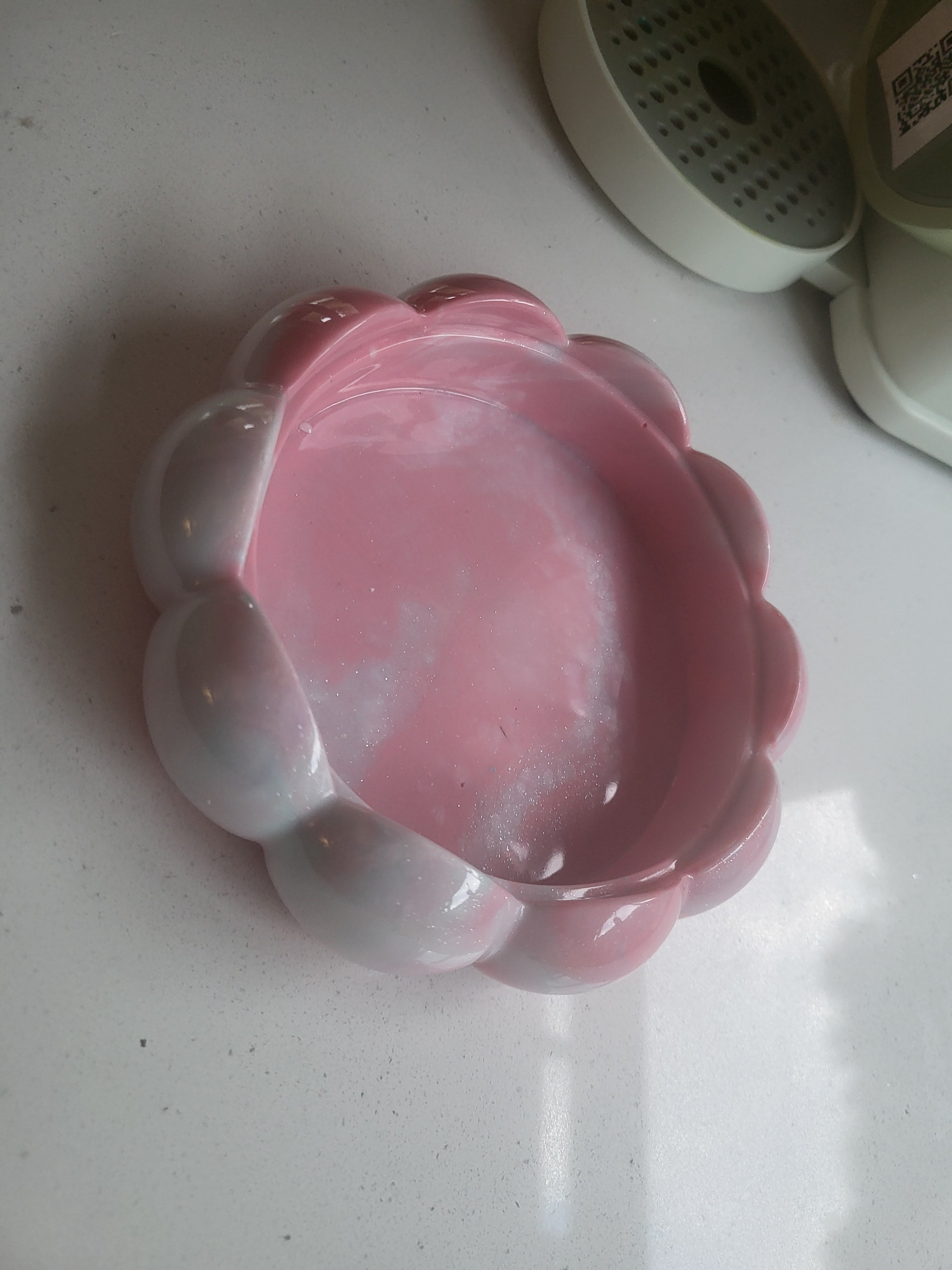 Bubblegum Pink & Baby Blue Marbled Resin Trinket Dish – Scalloped Bubble Rim Jewellery Holder